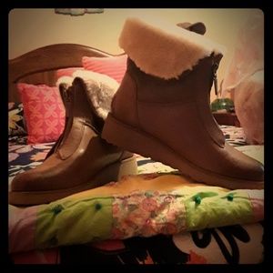 NWOT Ugg boots size 8